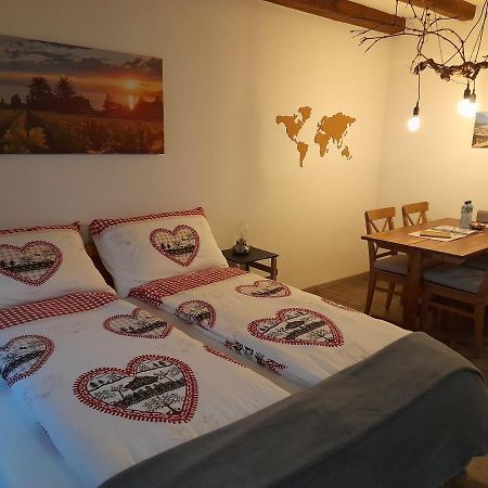 Studio Chez Un Vigneron Au Village Au 2Eme Etage Sans Ascenseur Вильнёв Экстерьер фото